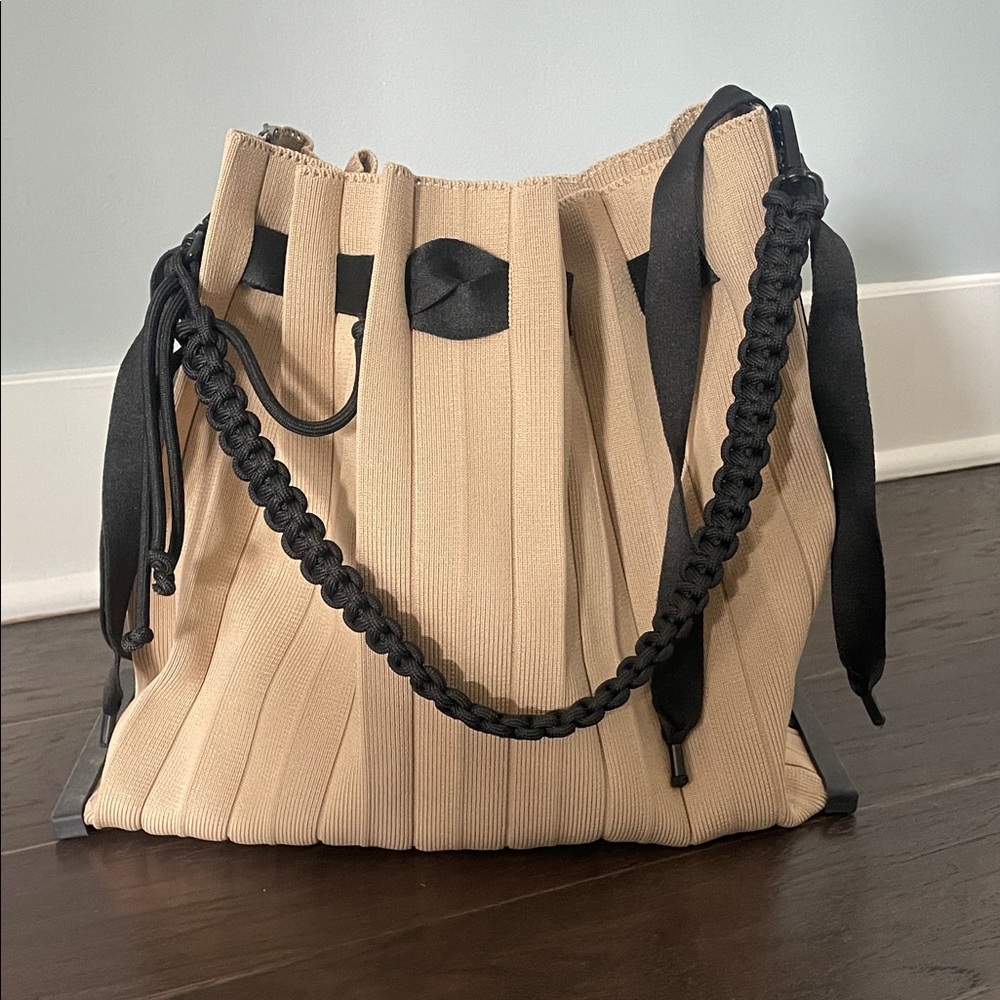 Chic Beige and Black Women's Shoulder Bag